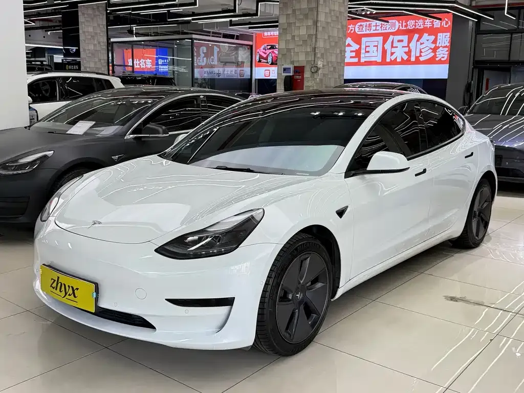 Tesla Model 3 — фото 1