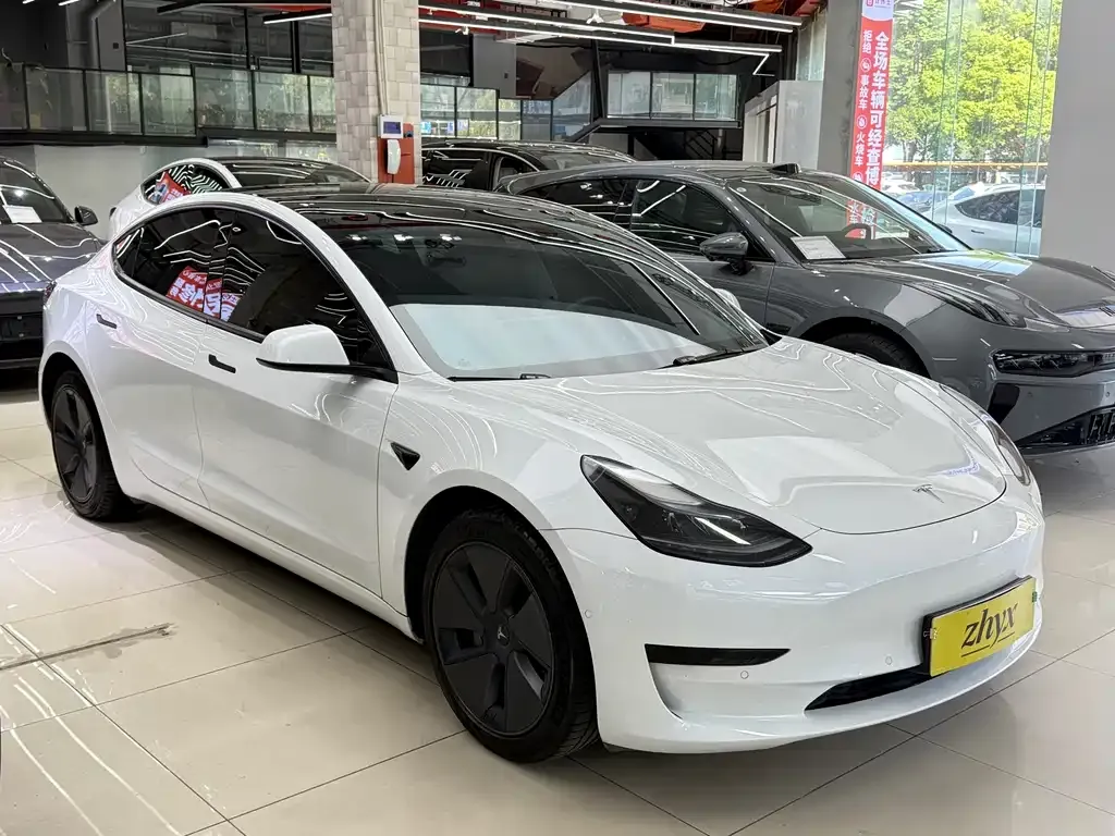 Tesla Model 3 — фото 6