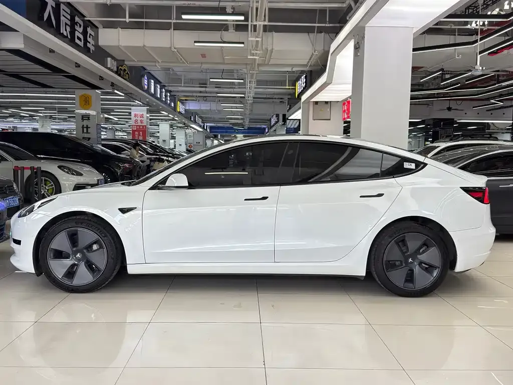 Tesla Model 3 — фото 9