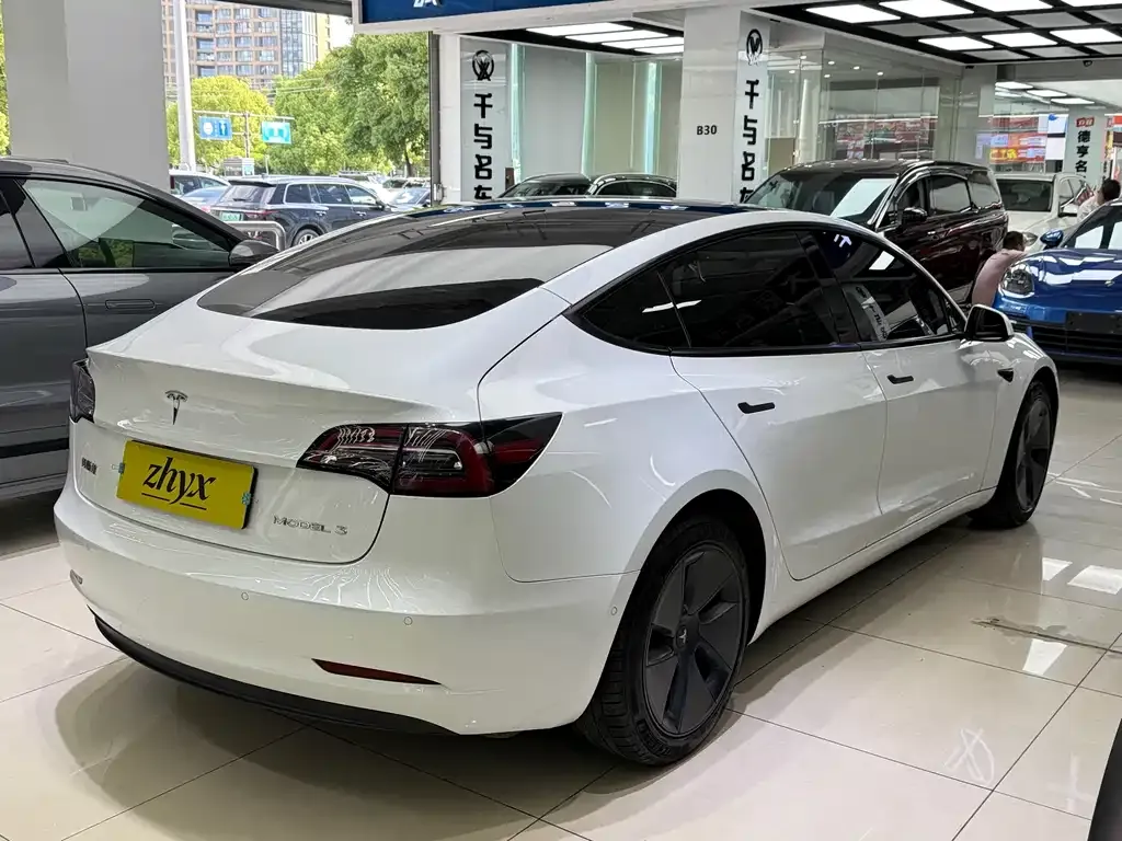 Tesla Model 3 — фото 4