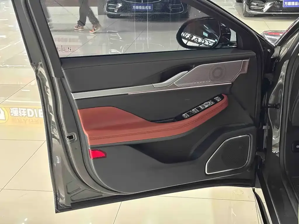 Lincoln Z 2025 из CN, фото 4