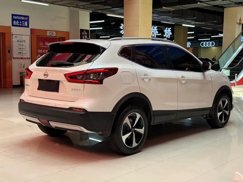 Nissan Qashqai — фото 7