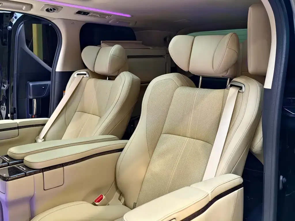 Toyota Alphard — фото 3