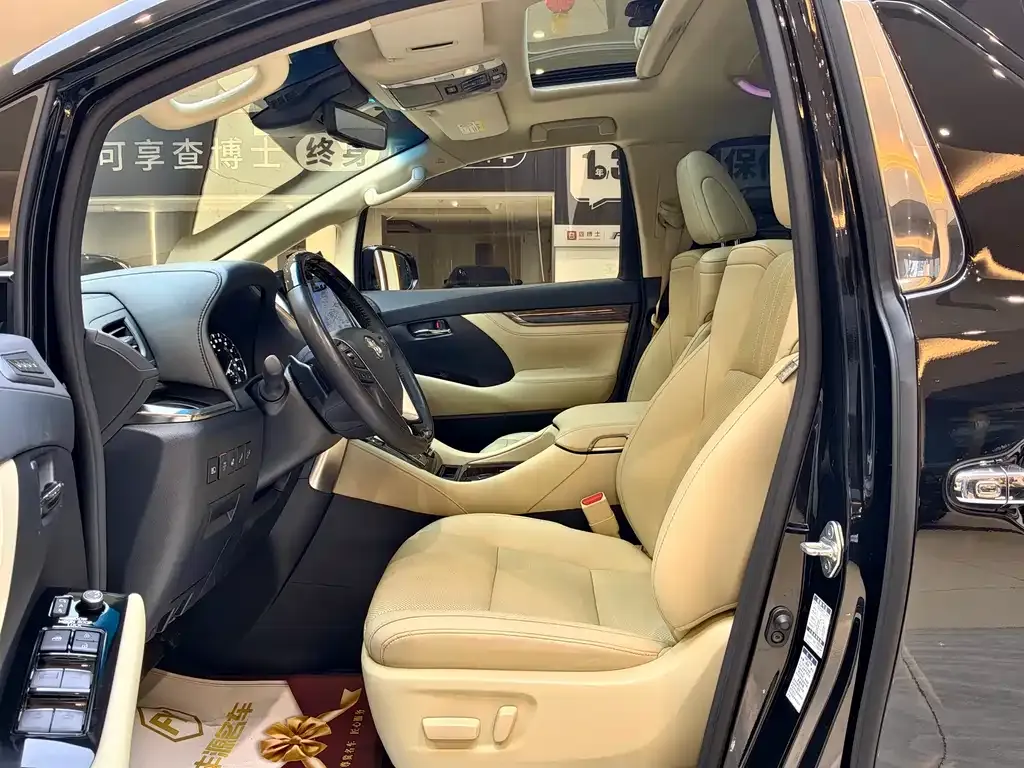 Toyota Alphard — фото 7