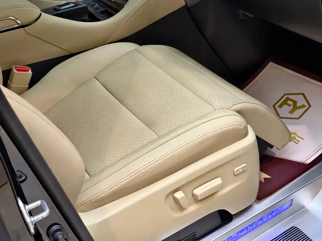 Toyota Alphard — фото 6