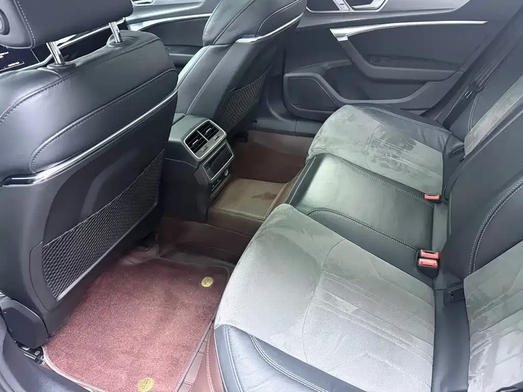 Audi A6L 2023 из CN, фото 7
