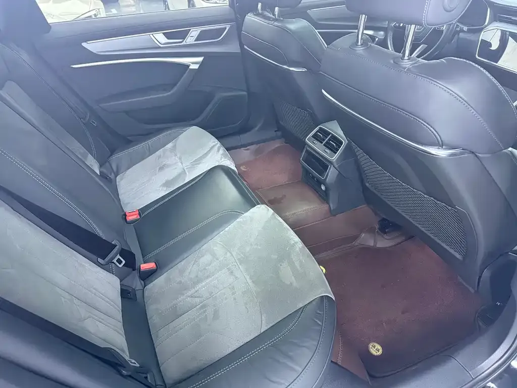 Audi A6L 2023 из CN, фото 3