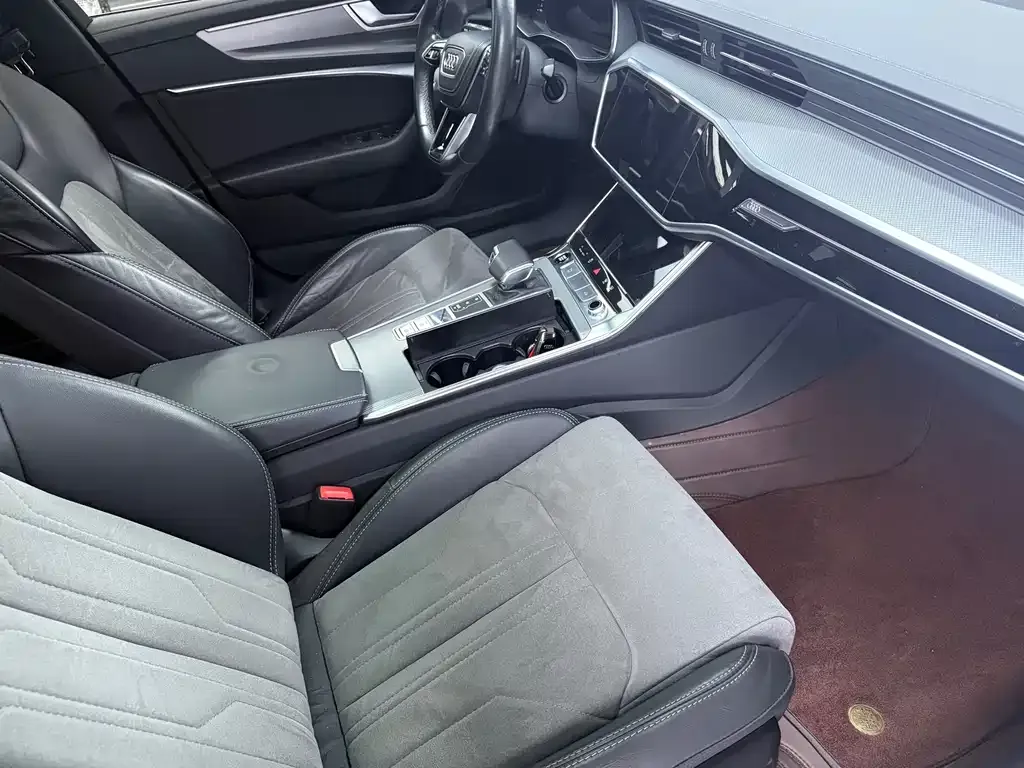 Audi A6L 2023 из CN, фото 2