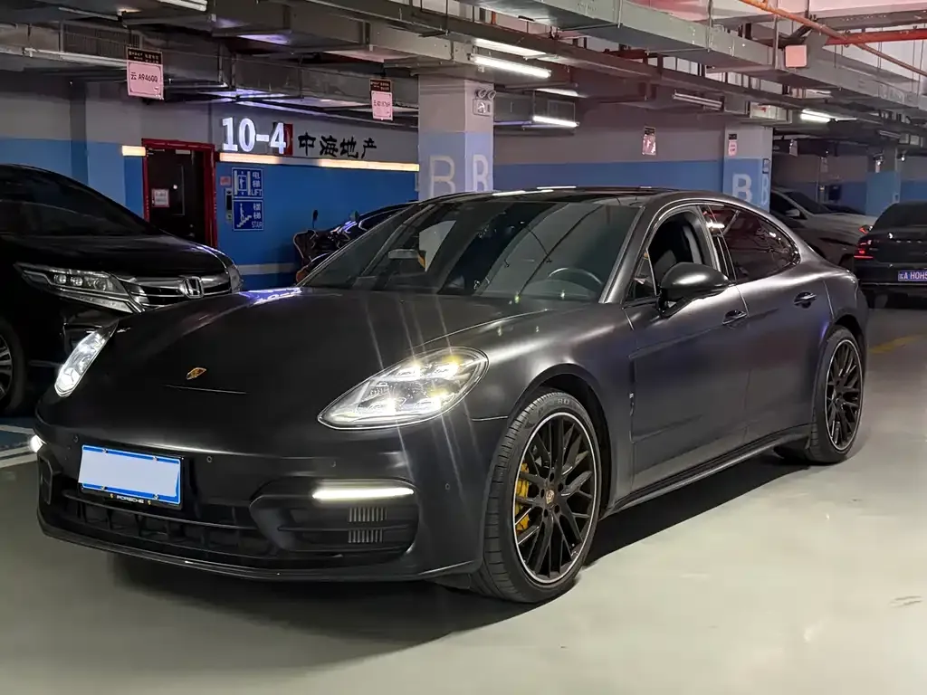 Porsche Panamera — фото 1