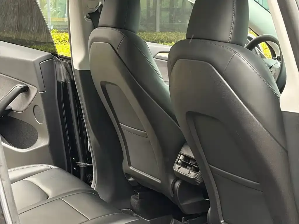 Tesla Model Y 2023 из CN, фото 2
