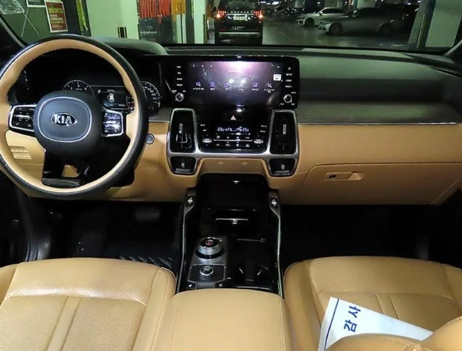 Kia Sorento — фото 8