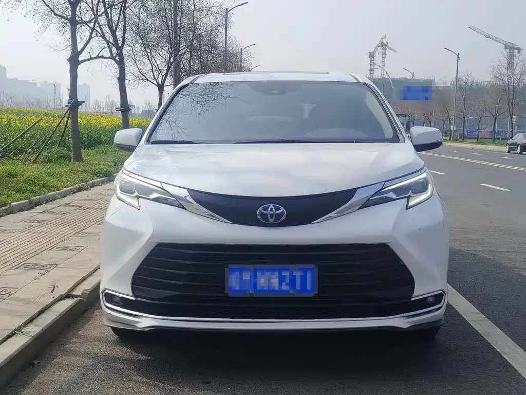 Toyota Sienna 2023 из CN, фото 9