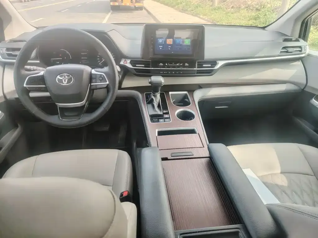 Toyota Sienna 2023 из CN, фото 4