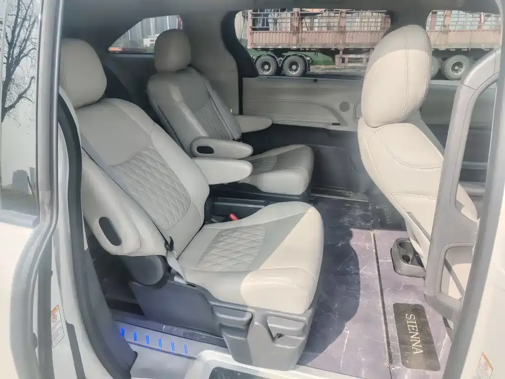 Toyota Sienna 2023 из CN, фото 6