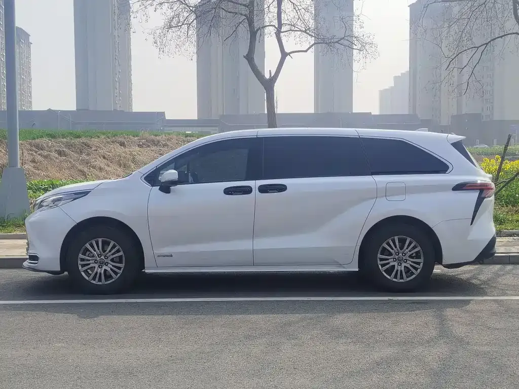 Toyota Sienna 2023 из CN, фото 8