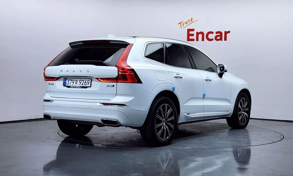 Volvo XC60 — фото 10