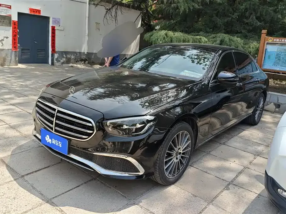 Mercedes-Benz E-Class — фото 1