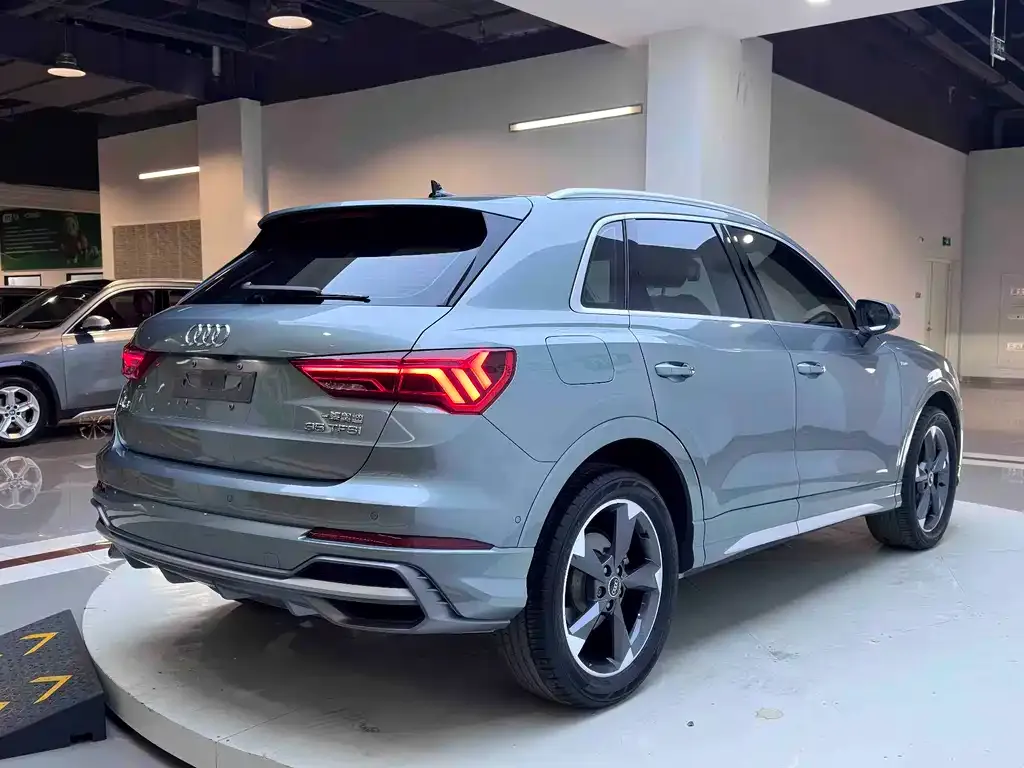 Audi Q3 — фото 10