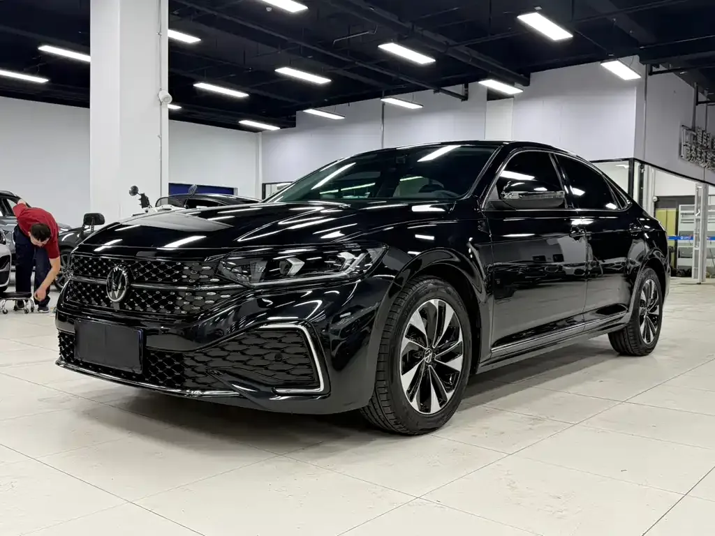 Volkswagen Passat — фото 1