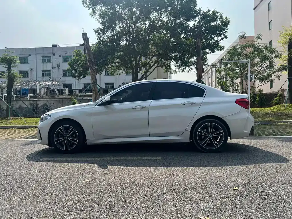 BMW 1 Series 2023 из CN, фото 9