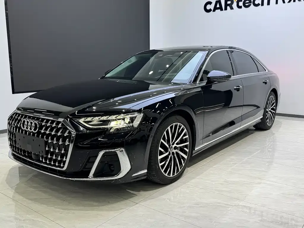 Audi A8 — фото 1