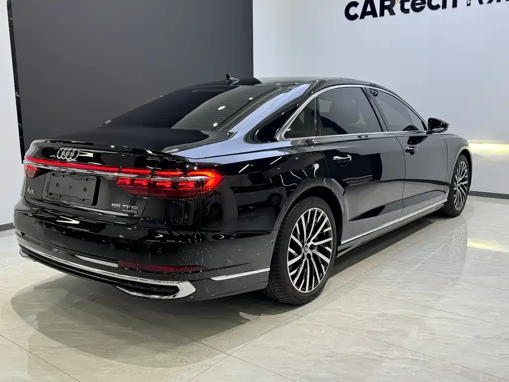 Audi A8 — фото 10