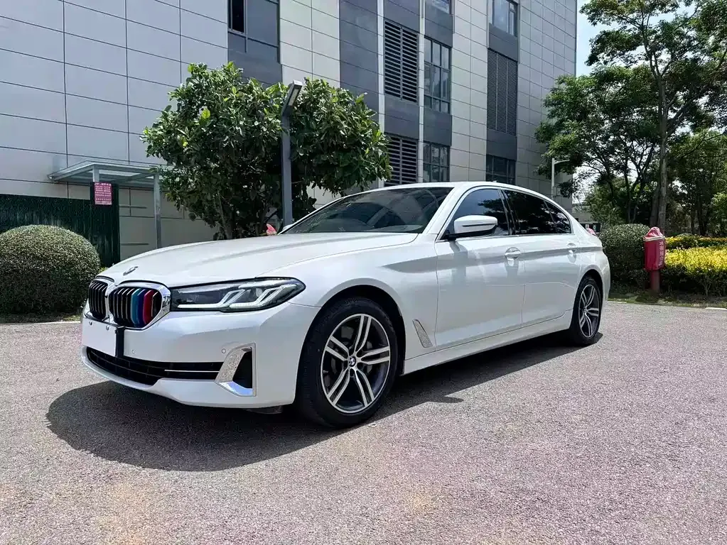 BMW 5 Series — фото 1