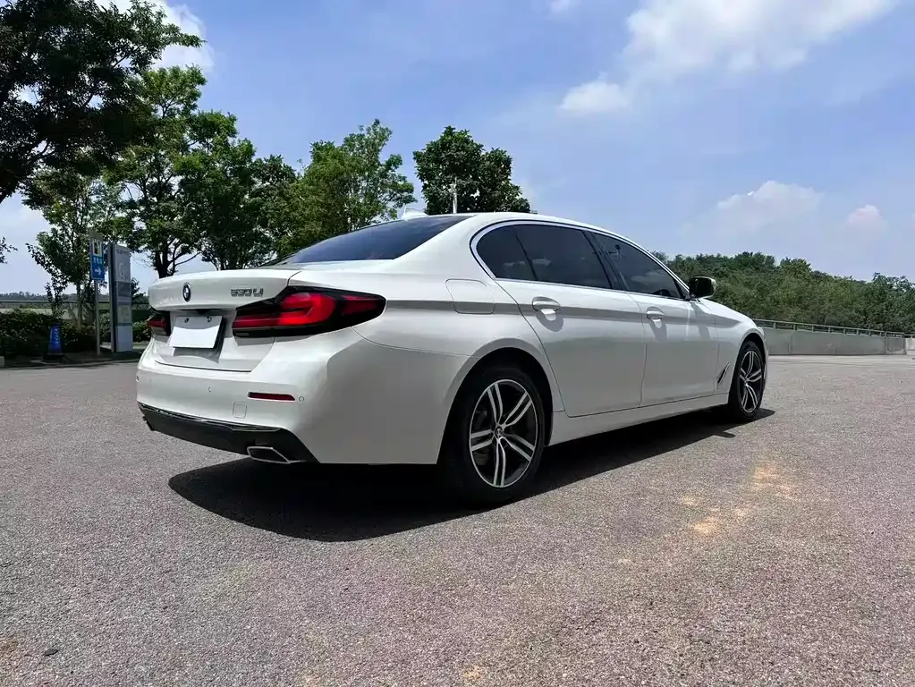 BMW 5 Series — фото 9