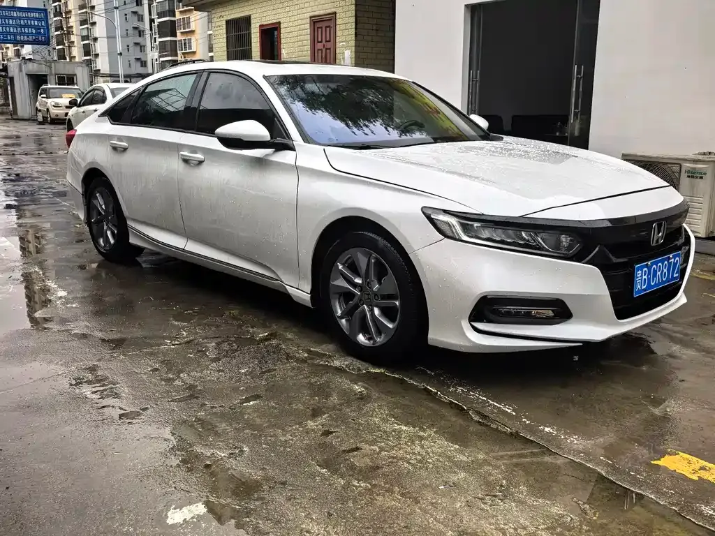 Honda Accord — фото 9