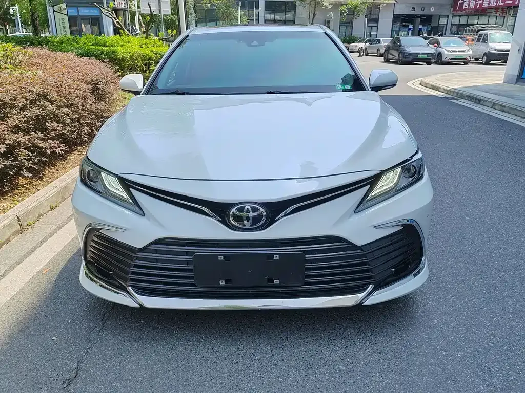 Toyota Camry — фото 6
