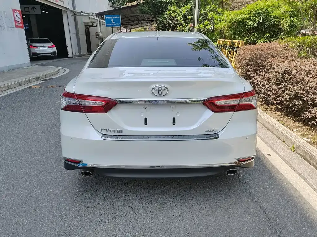 Toyota Camry — фото 7