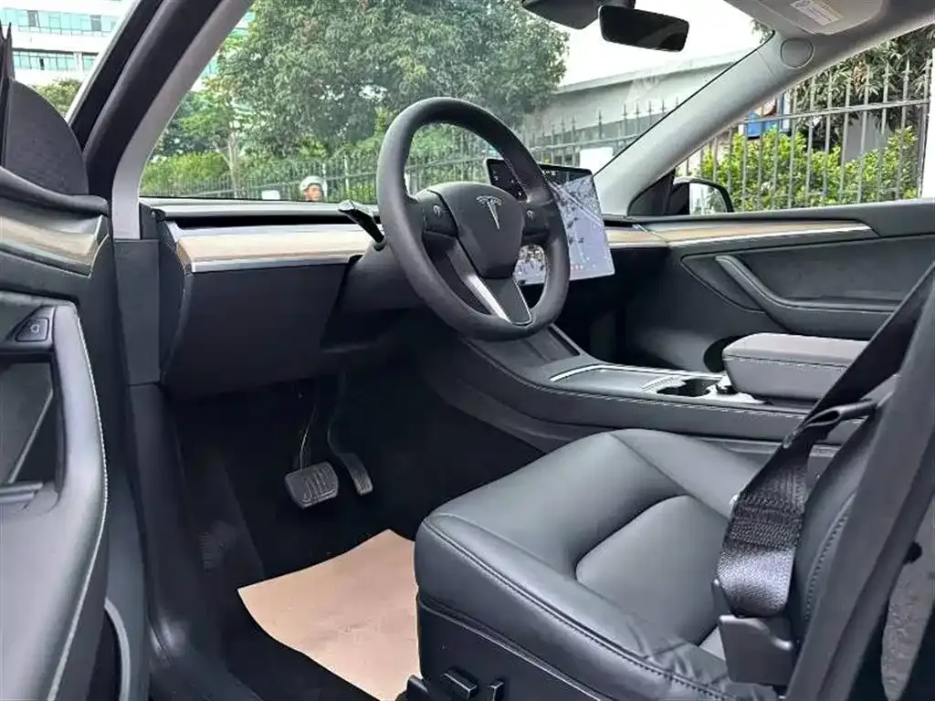 Tesla Model Y — фото 4