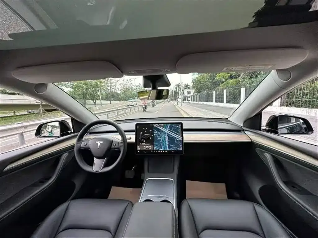Tesla Model Y — фото 7