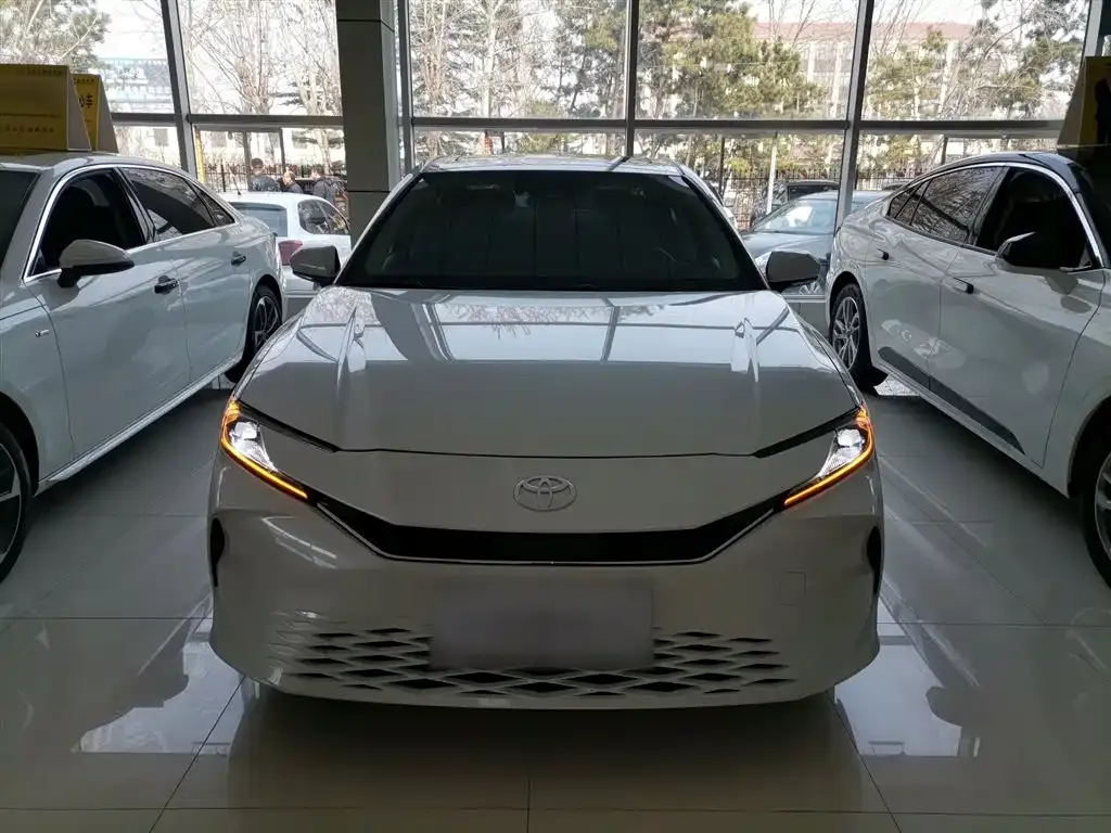 Toyota Camry — фото 9