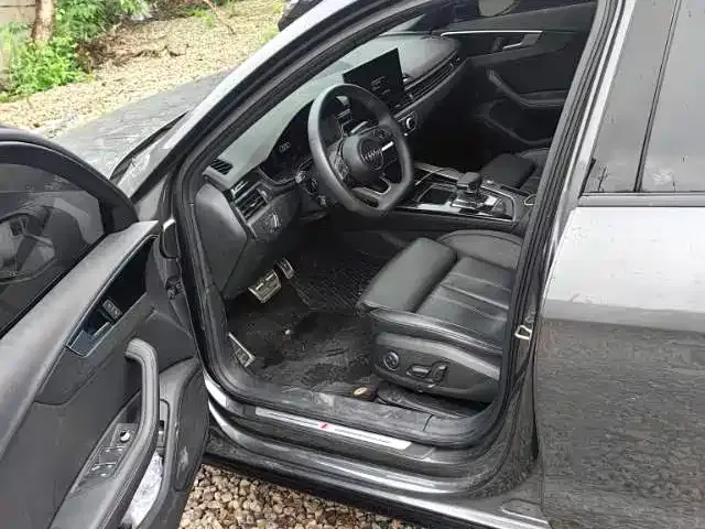 Audi A4L 2023 из CN, фото 5