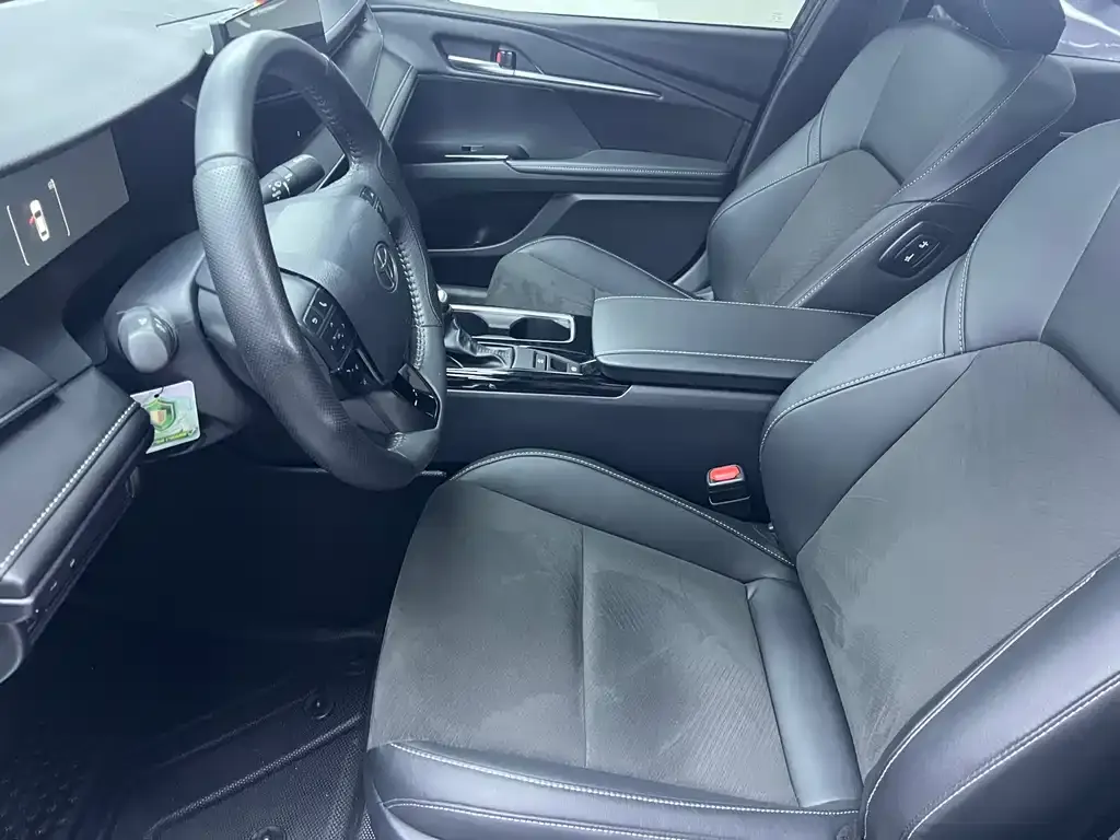 Toyota Camry 2025 из CN, фото 2