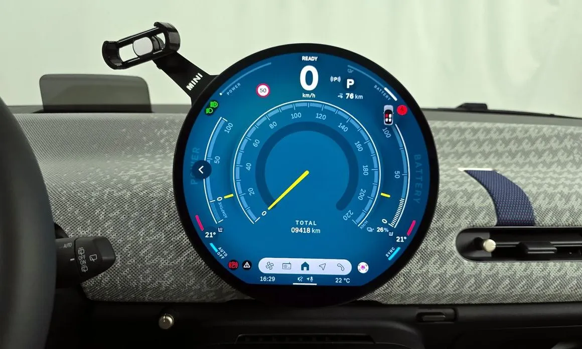Mini Cooper 2024 из KR, фото 8