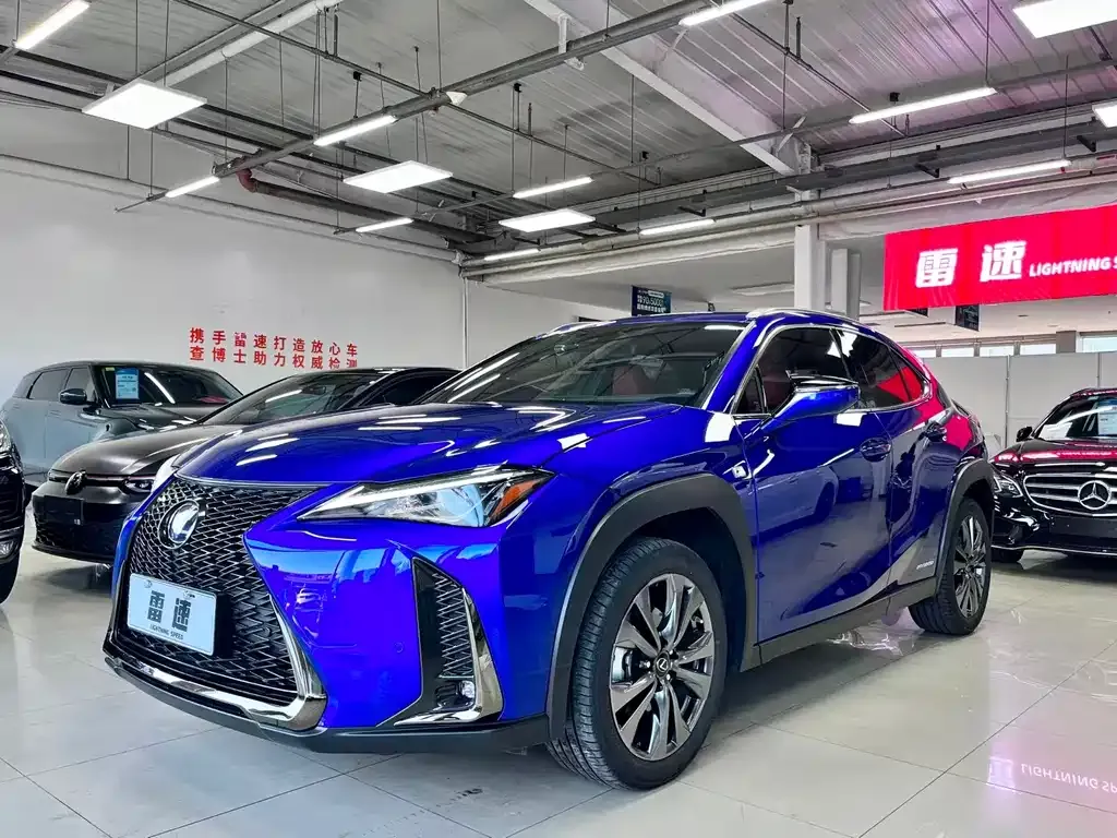 Lexus UX — фото 1