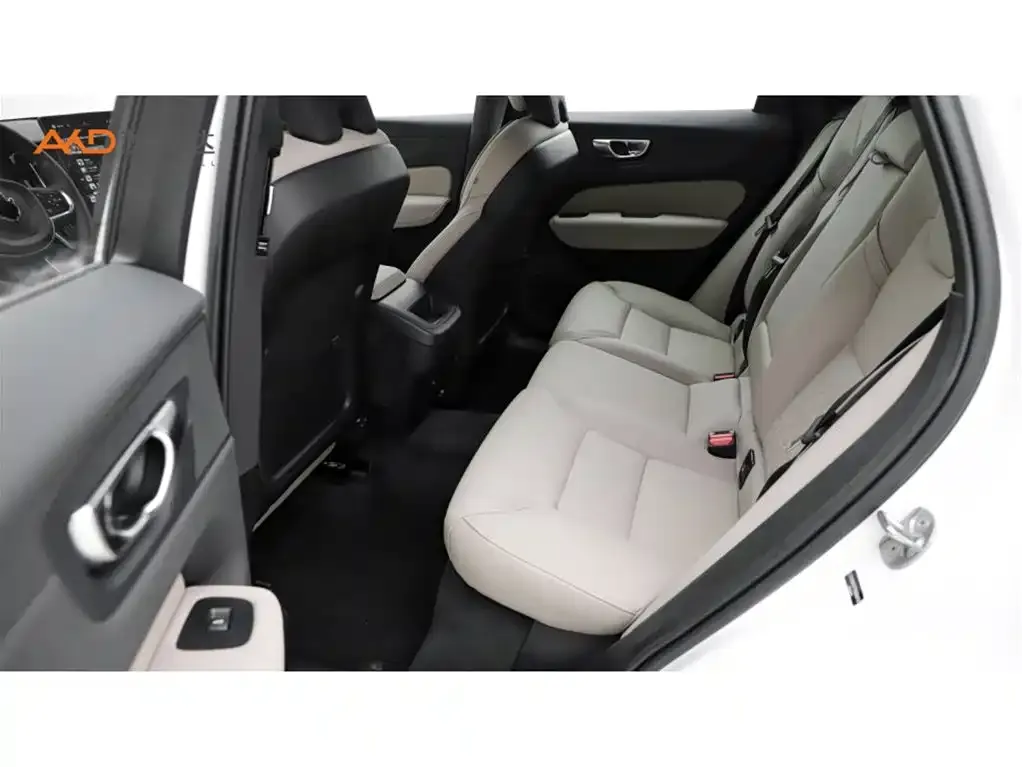 Volvo XC60 — фото 9