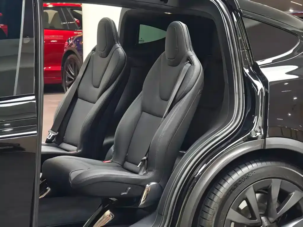 Tesla Model X 2024 из CN, фото 7