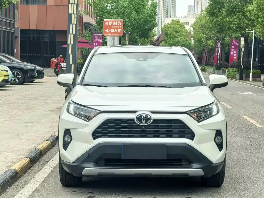 Toyota RAV4 — фото 9