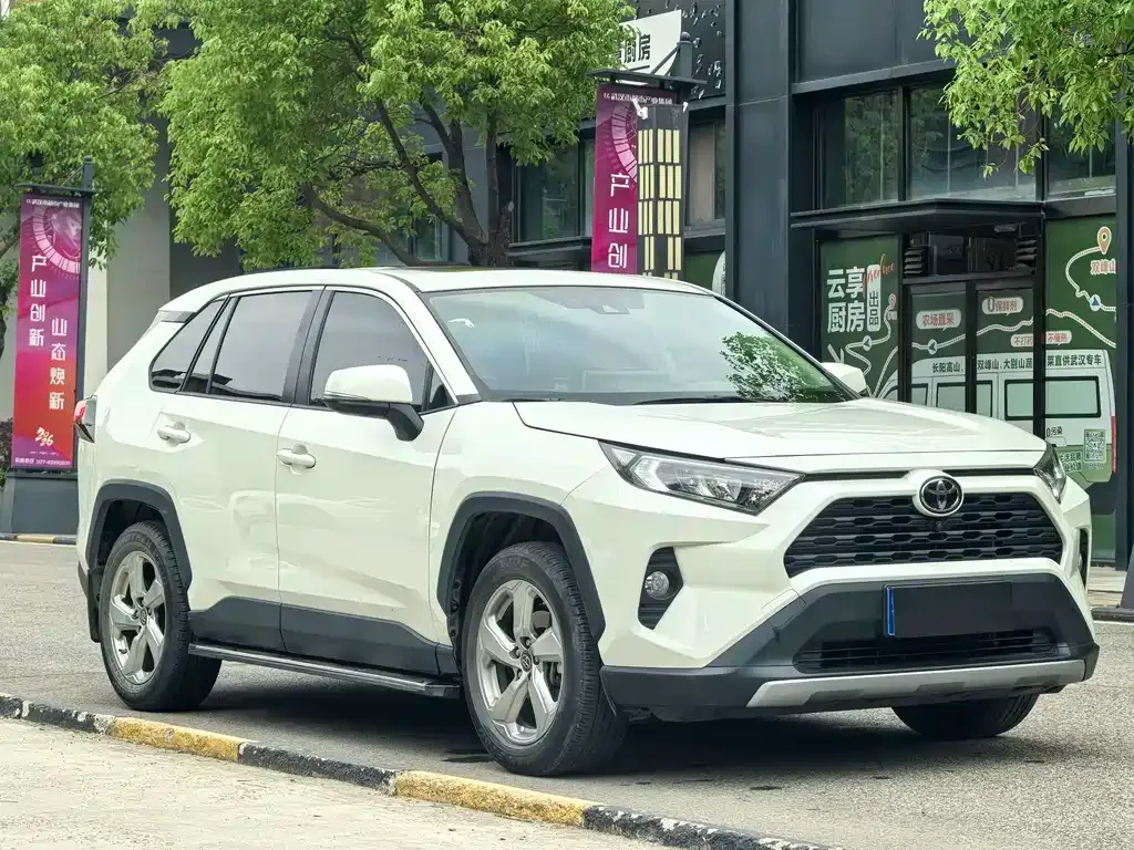Toyota RAV4 — фото 3