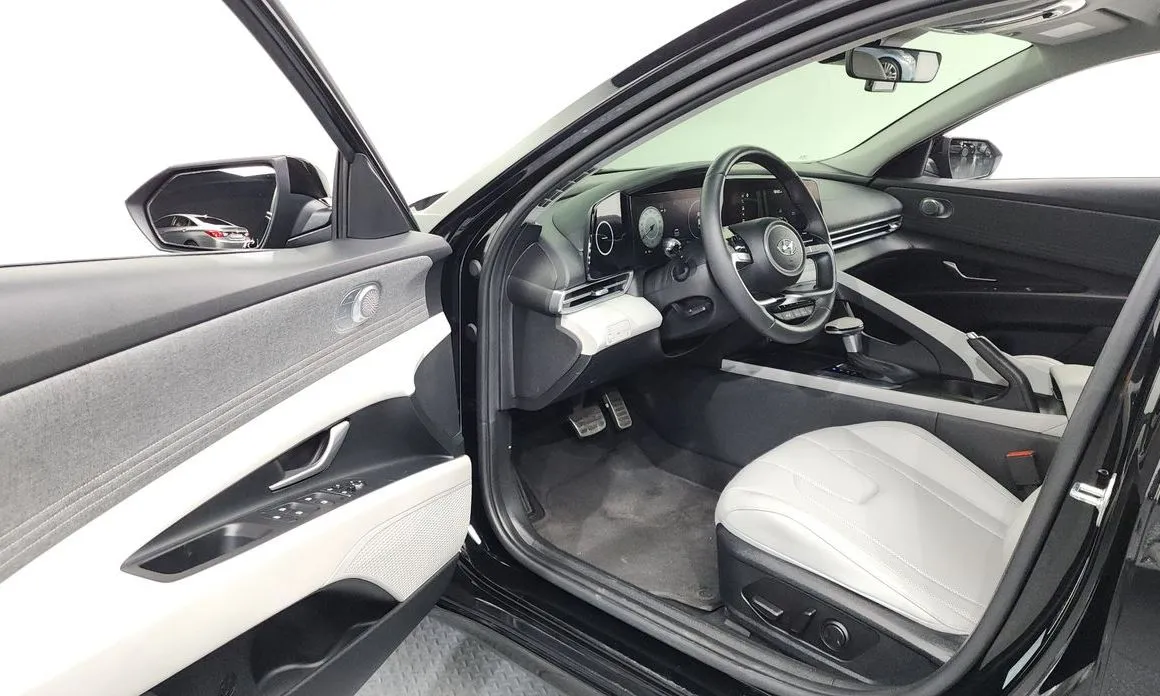 Hyundai AVANTE 2023 из KR, фото 2