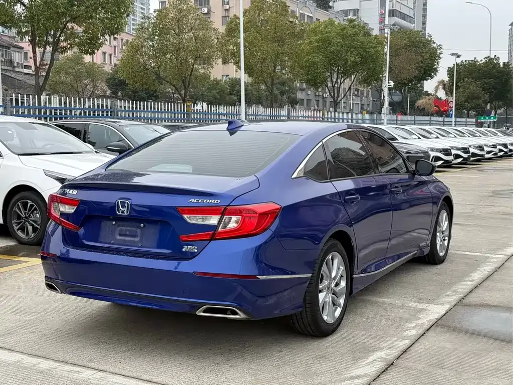 Honda Accord — фото 8
