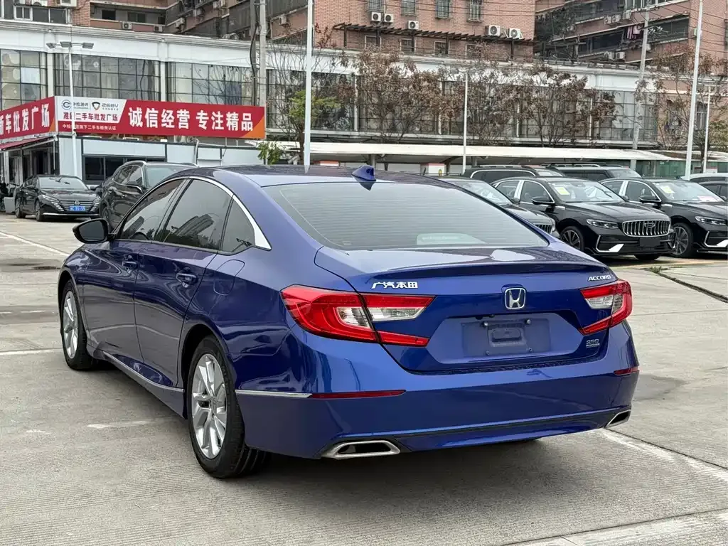 Honda Accord — фото 7