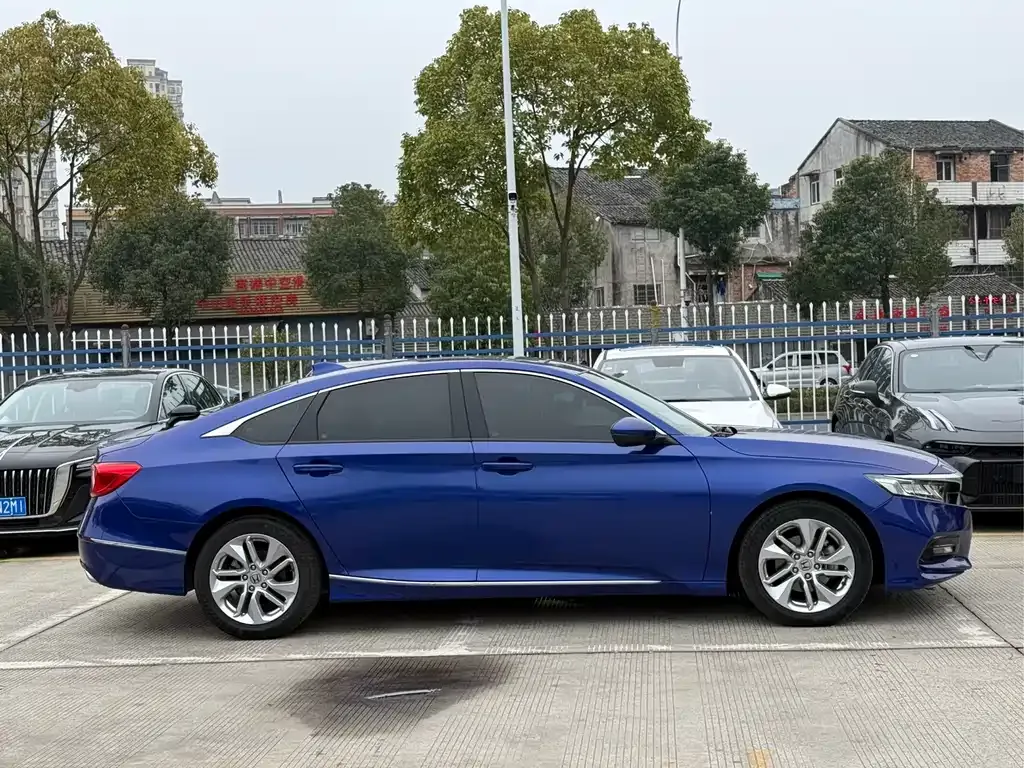 Honda Accord — фото 9