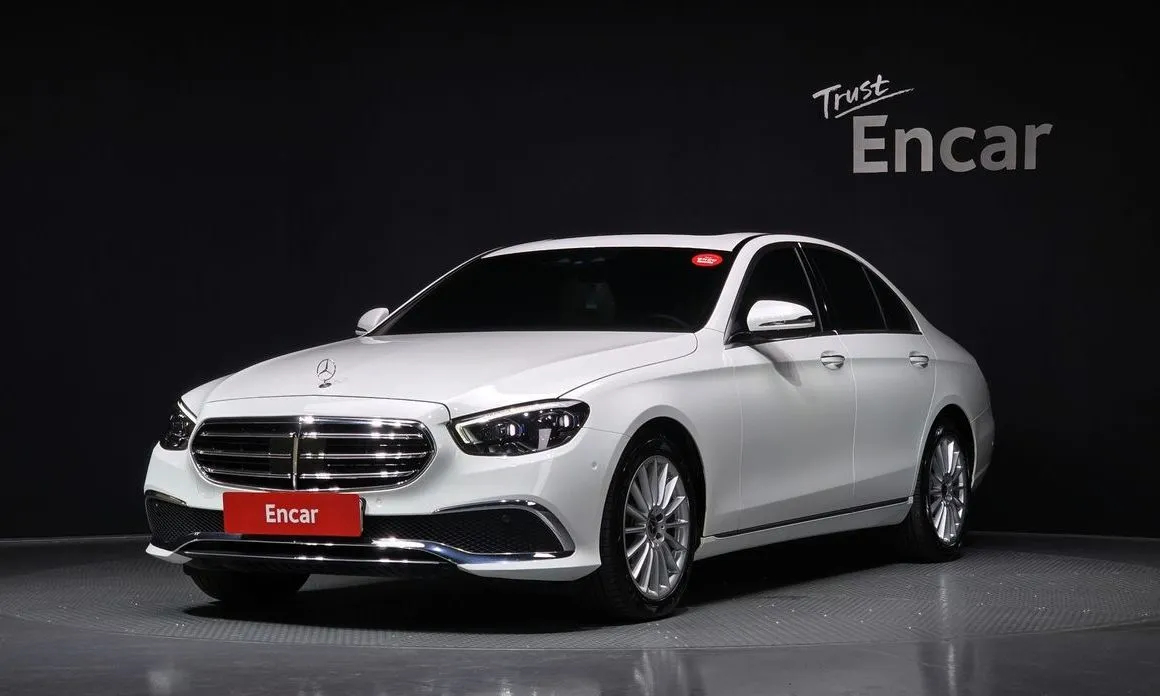Mercedes-Benz E-Class — фото 1
