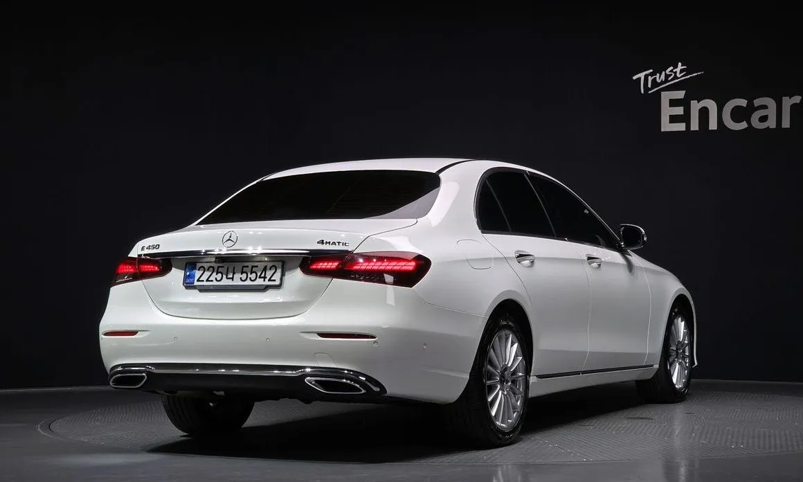Mercedes-Benz E-Class — фото 7