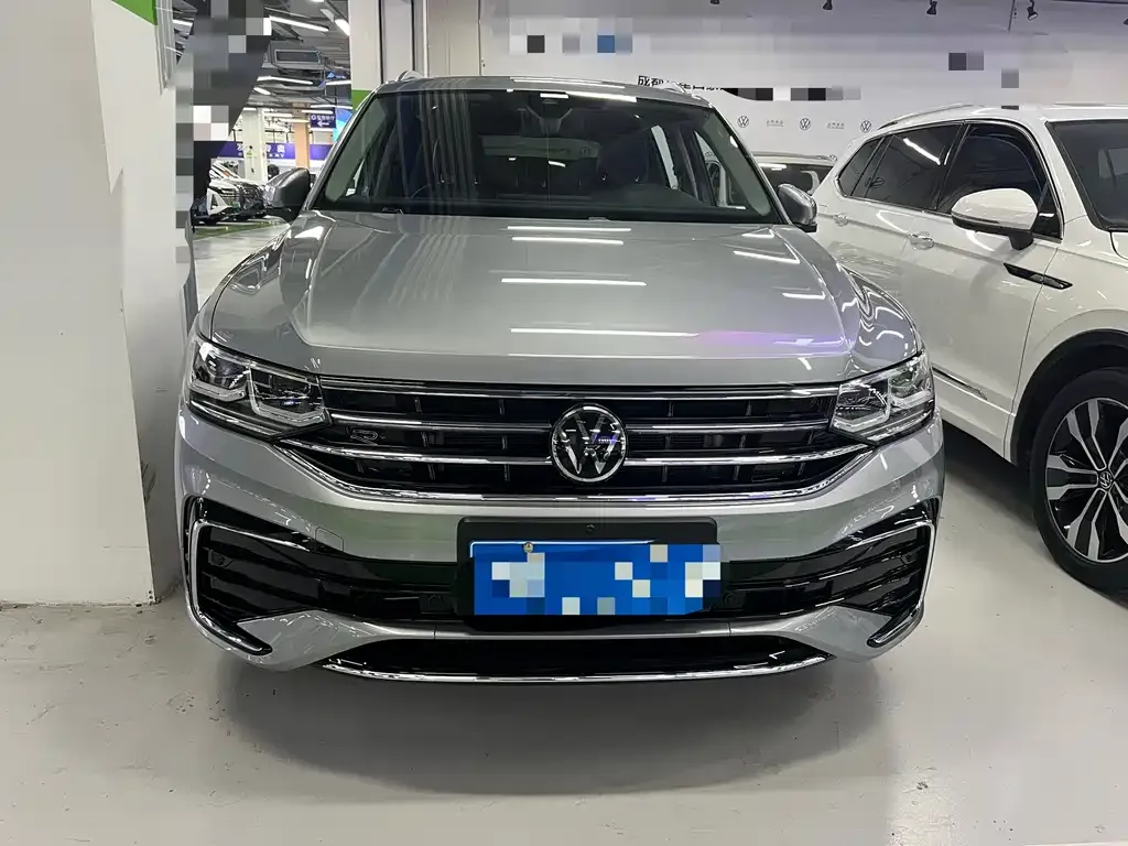Volkswagen Tiguan L — фото 6