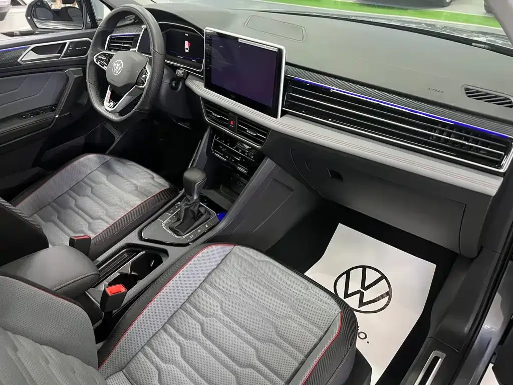Volkswagen Tiguan L — фото 8